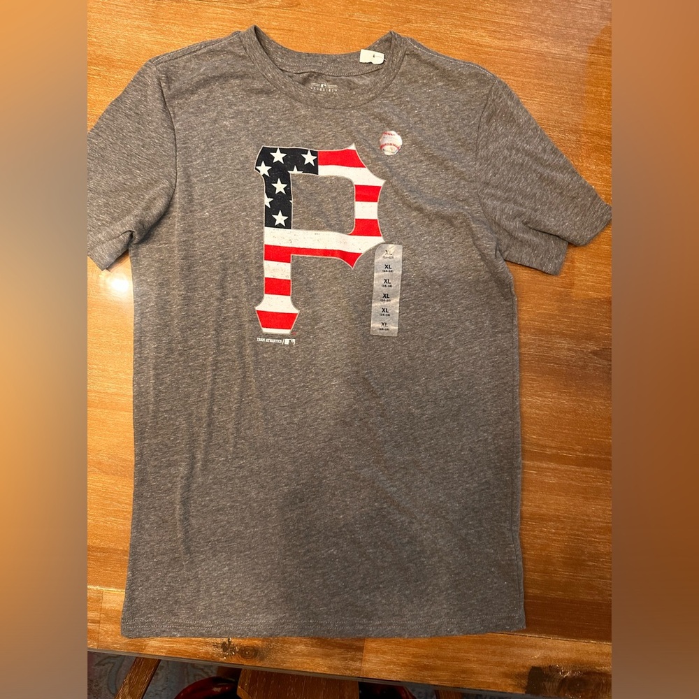 New boys Pittsburgh Pirates USA flag tee logo SIZE XL 14/16 super soft tee.